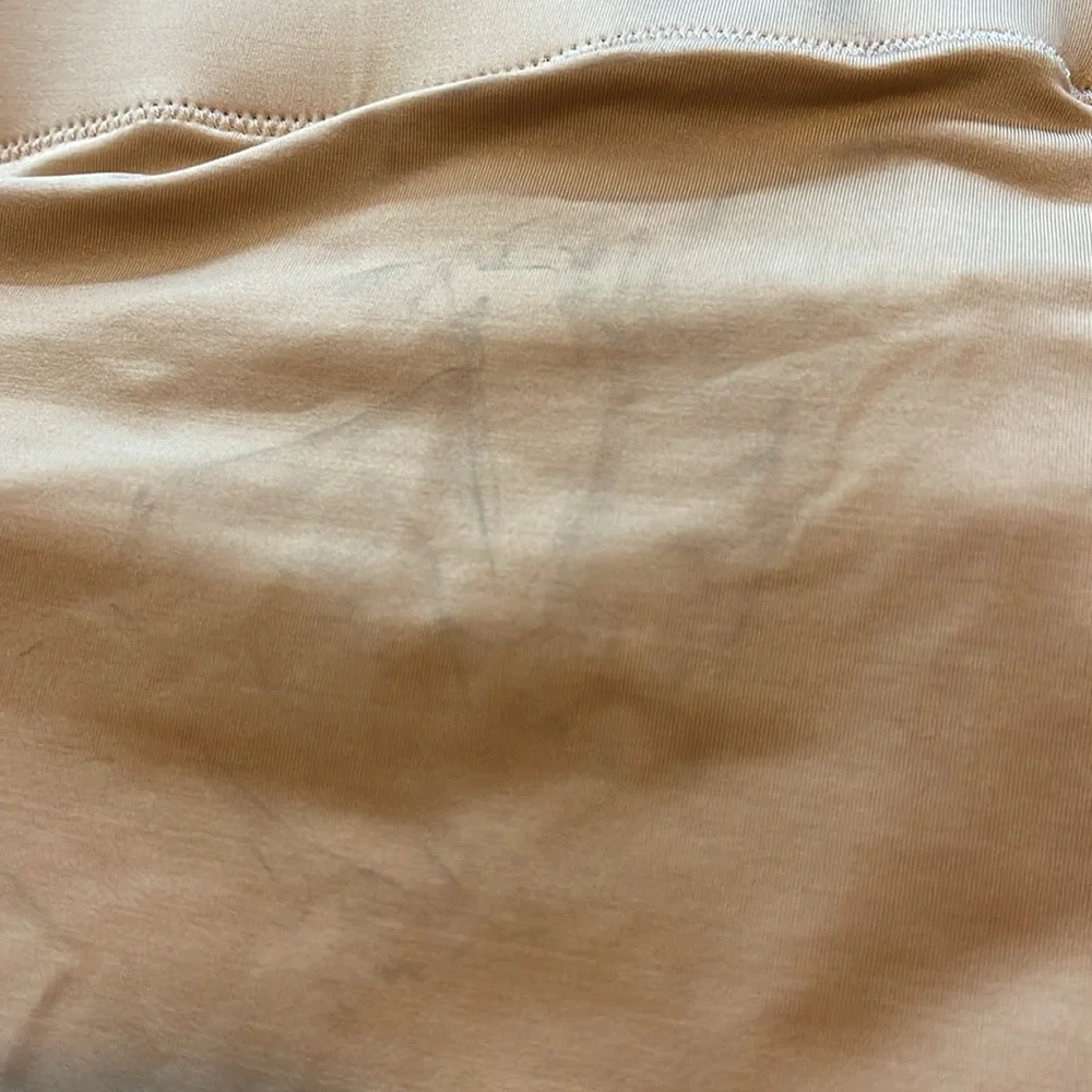 Skims Swim Mid waist ochre short